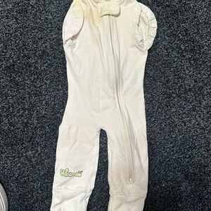 Woombie- Baby Convertible Swaddle 14-19lb baby